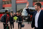 曼联清洗名单一员转变立场，荷兰锋将渴望留队打替补，梦剧场情怀难舍